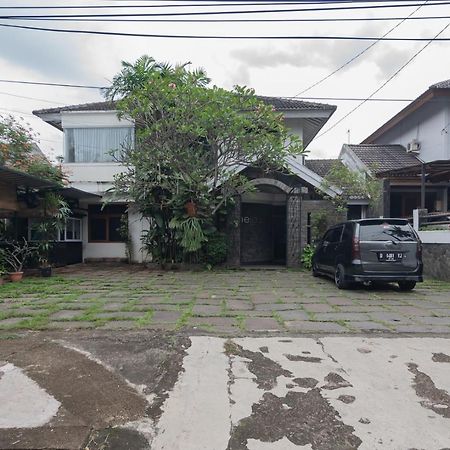 Imelda Residence Setrasari RedPartner Bandung Exterior foto